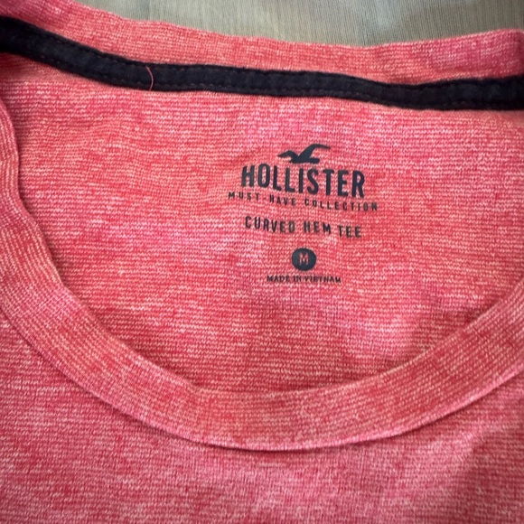 Hollister Men's Heathered Red Tee - Picture 3 of 4